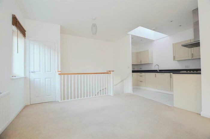 2 Bedroom Apartment To Rent In Weavers Close, BN21