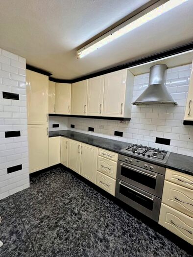 2 Bedroom Flat To Rent In Edgar Road, Hounslow, TW4