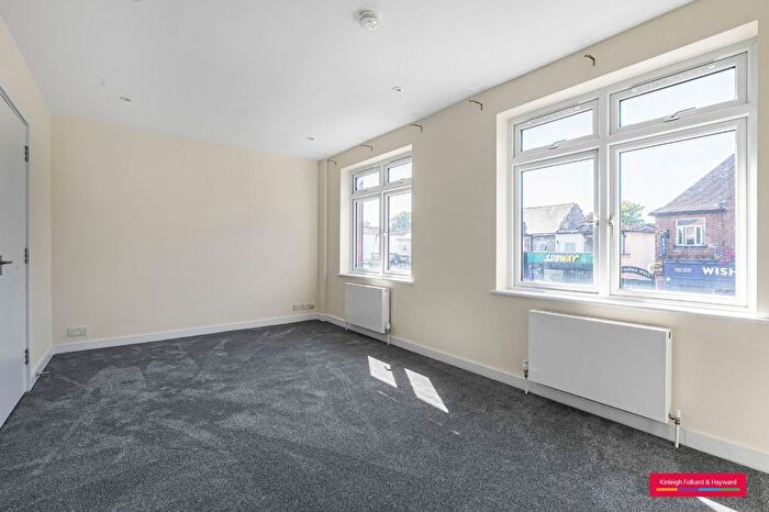 2 Bedroom Flat To Rent In Hall Lane, London, E4