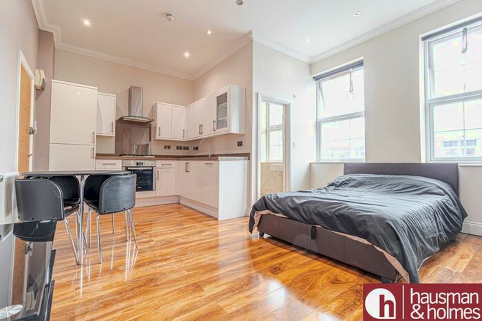 Studio To Rent In Temple Fortune Mansions, Finchley Road, NW11