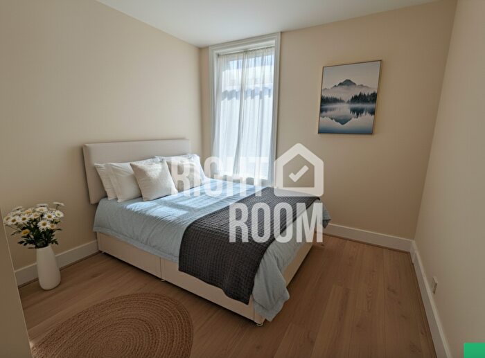 2 Bedroom Flat To Rent In Two Bed Apartment, Canute Road, Southampton, SO14