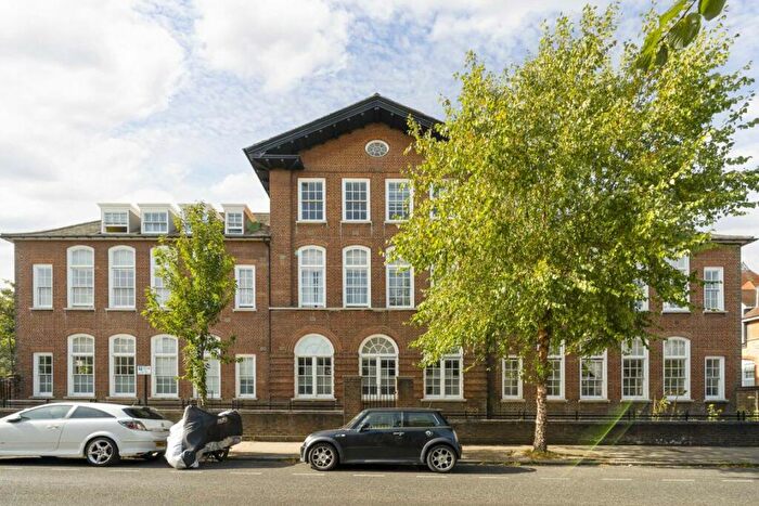 1 Bedroom Flat To Rent In Lansdowne Drive, London Fields, E8