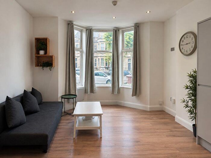 2 Bedroom Flat To Rent In Richmond Road, Cardiff, CF24