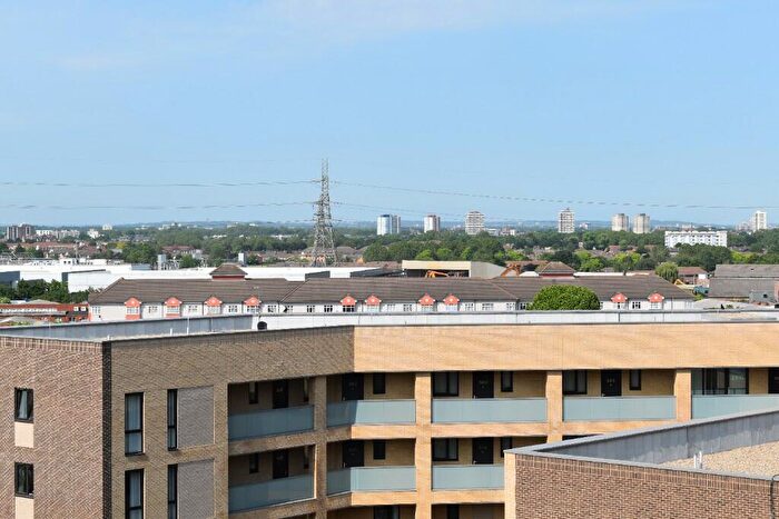 2 Bedroom Apartment To Rent In New Village Avenue, London, E14