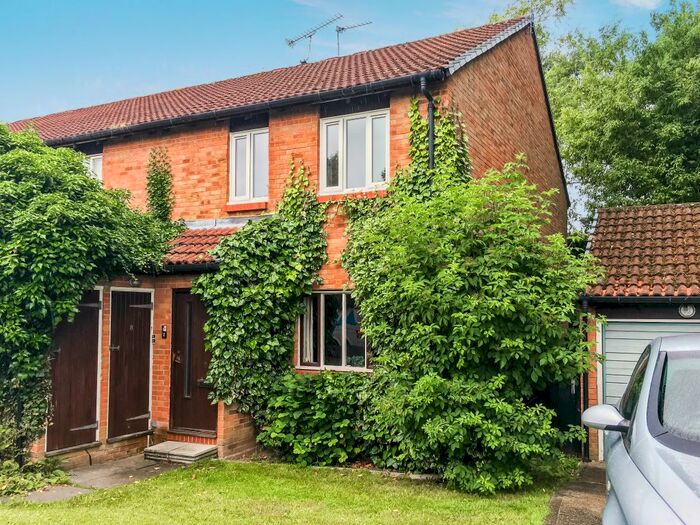 1 Bedroom Maisonette To Rent In Hallington Close, Horsell, Woking, GU21