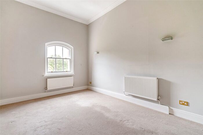 2 Bedroom Flat To Rent In Ellesmere Place, Walton-On-Thames, KT12