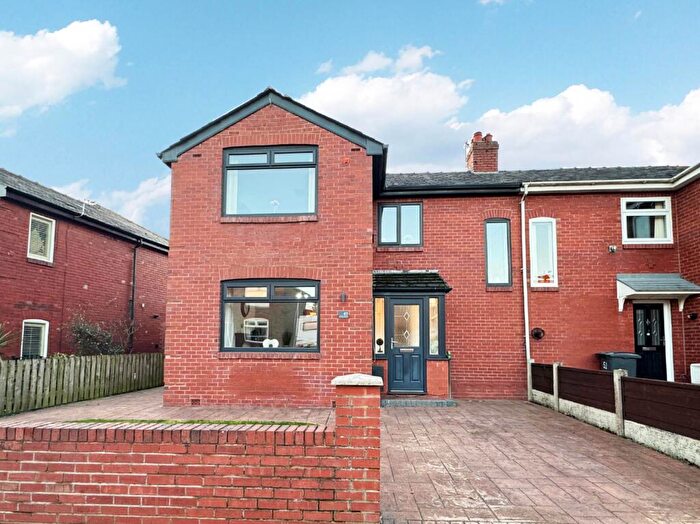 3 Bedroom Semi-Detached House For Sale In Princess Road, Oldham, OL2