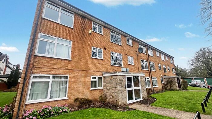 2 Bedroom Apartment For Sale In Warwick Court, Moseley, B13
