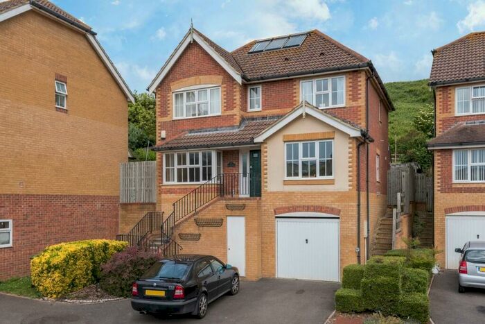 5 Bedroom House To Rent In Court Farm Road, Newhaven, BN9