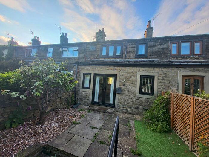 2 Bedroom Cottage To Rent In Allerton Upper Green, Allerton, Bradford, BD15