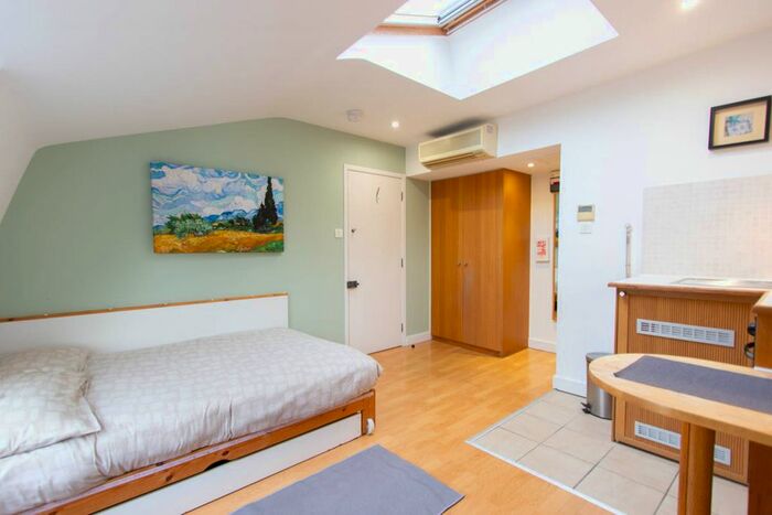 Studio To Rent In Gloucester Street, London, SW1V