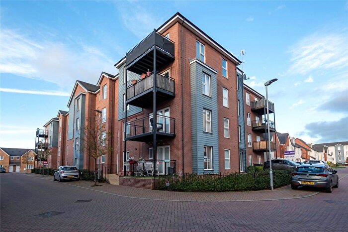 2 Bedroom Flat For Sale In Bagshawe Way, Dunstable, LU5