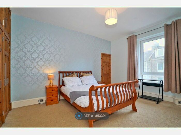 3 Bedroom Flat To Rent In Top Floor, Aberdeen, AB24