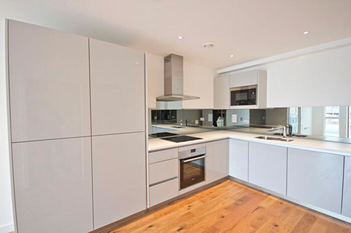 1 Bedroom Flat To Rent In Goldhawk Road, London, W12