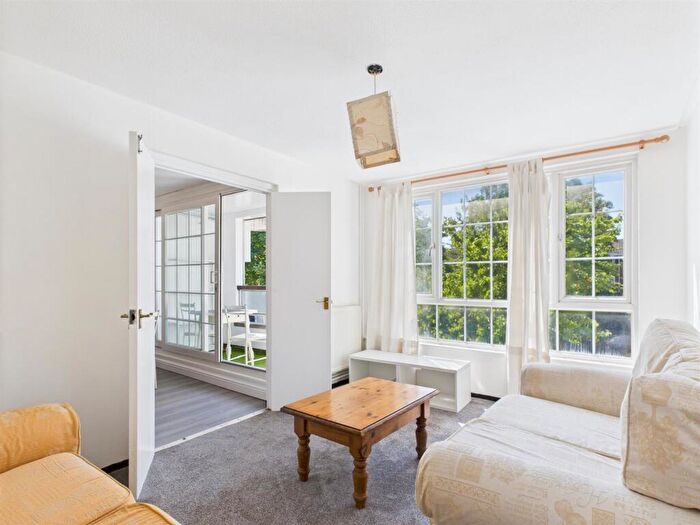 2 Bedroom Apartment To Rent In Bethnal Green Road, Shoreditch, E2