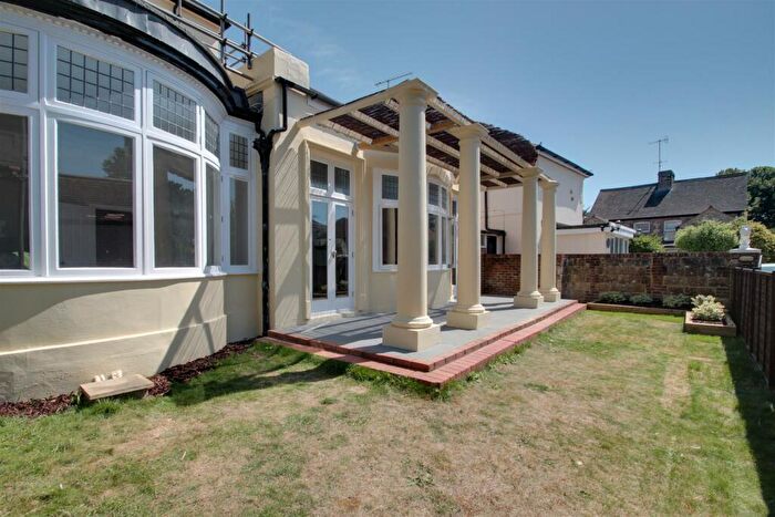 1 Bedroom Flat For Sale In Lansdowne Road, Worthing, BN11