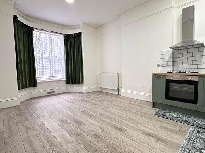 1 Bedroom Flat To Rent In Lawn Road, Stafford, Staffordshire, ST17