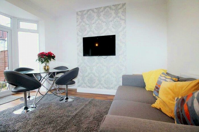 3 Bedroom Terraced House To Rent In Hale Grove Gardens, Mill Hill, NW7