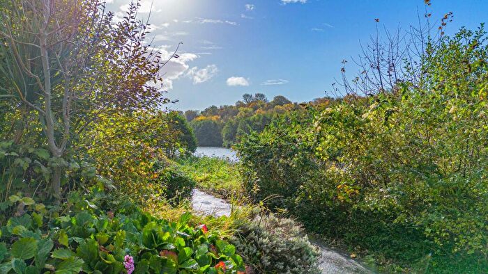 2 Bedroom Apartment For Sale In Grangemoor Court, Cardiff, CF11