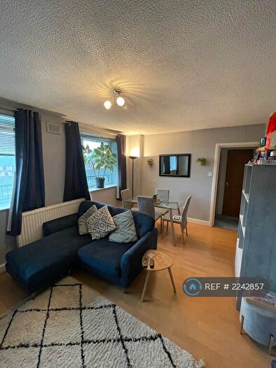 2 Bedroom Flat To Rent In Melmerby Court, Salford, M5