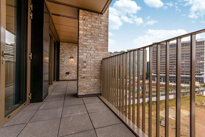 2 Bedroom Apartment To Rent In Caithnness Walk, Croydon, CR0