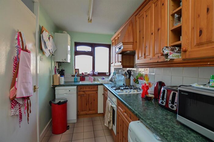 2 Bedroom Flat To Rent In Glenbower Court, Hatfield Road, AL4