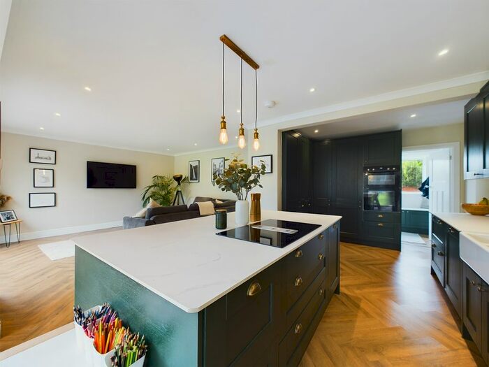 3 Bedroom Detached House For Sale In Dukes Ride, Silchester, RG7