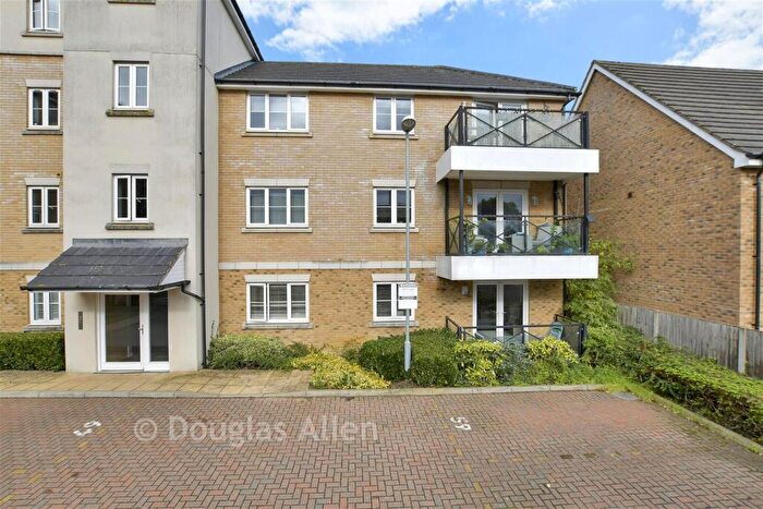 2 Bedroom Flat For Sale In Blenheim Square, Epping, Essex, CM16