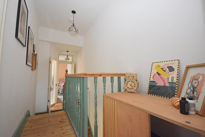 3 Bedroom End Of Terrace House For Sale In Grotto Hill, Margate, CT9 - Photo 10