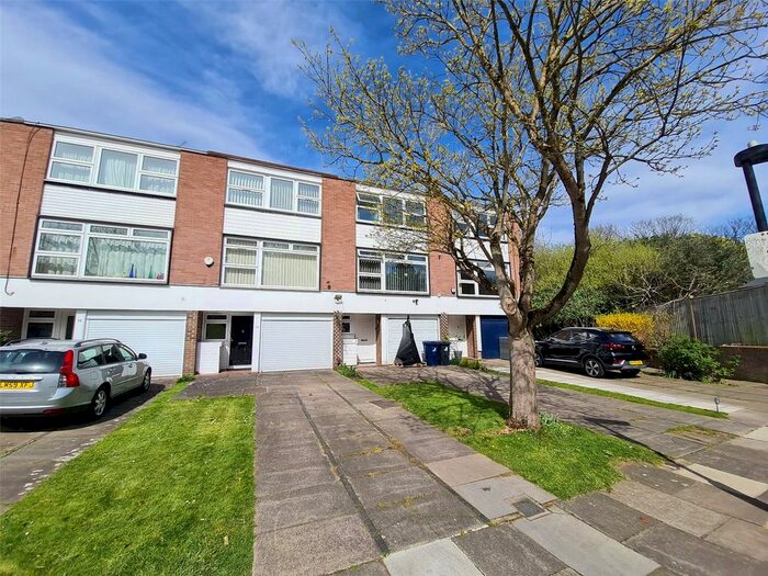 4 Bedroom Terraced House To Rent In Nichols Green, Ealing, London, W5