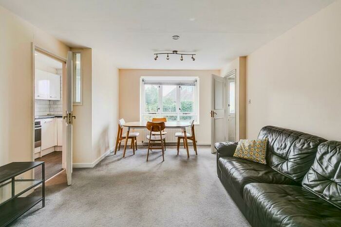 3 Bedroom Flat To Rent In The Causeway, East Finchley, N2