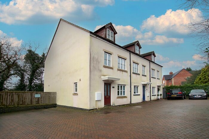 3 Bedroom Town House For Sale In Kings Field, Rangeworthy, Bristol, BS37
