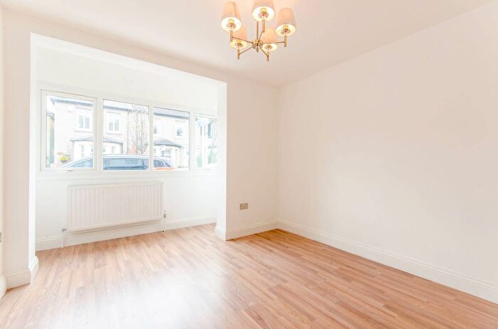 6 Bedroom Property For Sale In Buckingham Road, Stratford, London, E15