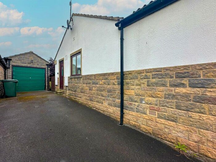 2 Bedroom Detached Bungalow For Sale In Greenacres Drive, Keighley, BD20