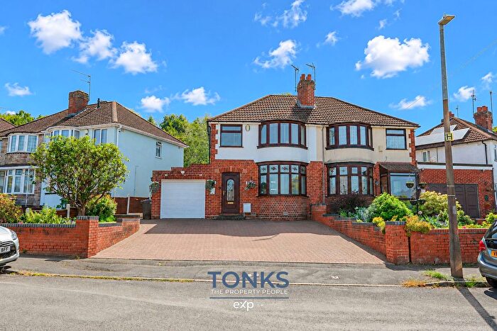 3 Bedroom Semi Detached House For Sale In Hillcrest Avenue, Halesowen, B63