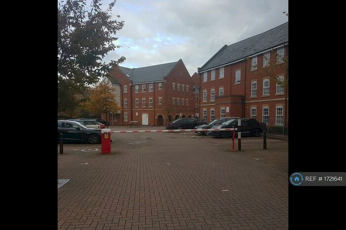 2 Bedroom Flat To Rent In Florey Gardens, Aylesbury, HP20