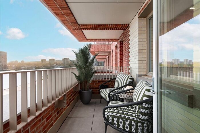2 Bedroom Flat For Sale In Southmere, Thamesmead, Bexley, SE2
