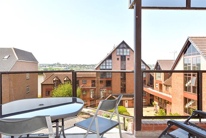 2 Bedroom Flat For Sale In Esplanade, Esplanade, Rochester, Kent, ME1
