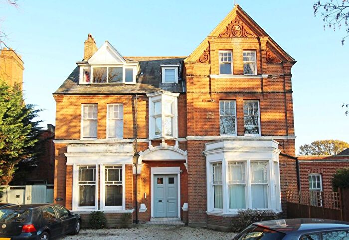2 Bedroom Flat To Rent In Park Hill, London, W5