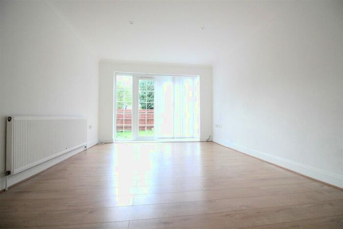 2 Bedroom End Of Terrace House To Rent In Bridge Road, Hounslow, TW3