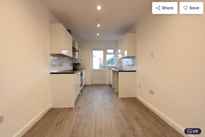 4 Bedroom Flat To Rent In Hawkhurst Way, New Malden, KT3
