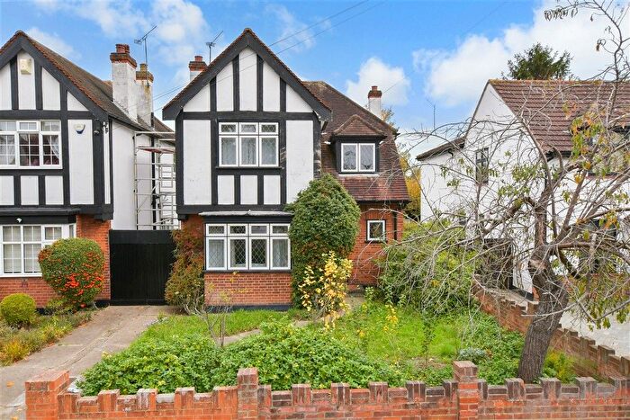 3 Bedroom Detached House For Sale In Rockingham Avenue, Hornchurch, Essex, RM11