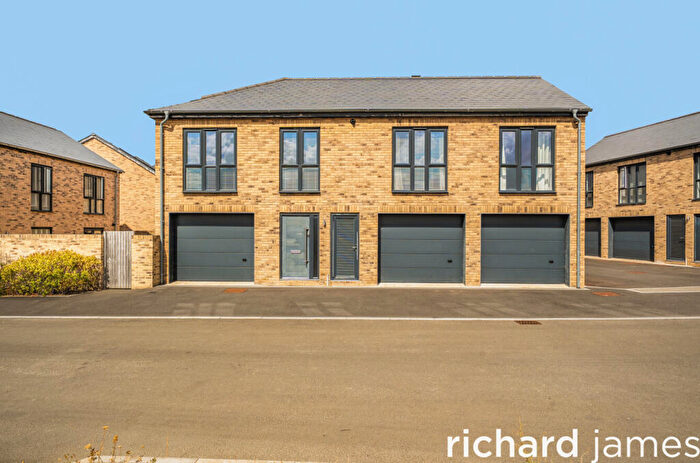 2 Bedroom Coach House For Sale In Collins Road, Swindon, SN3