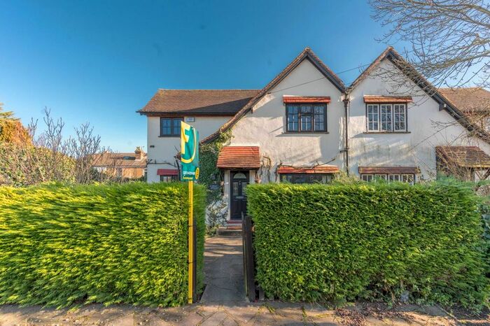 3 Bedroom Cottage To Rent In Chantry Road, Headstone, Harrow, HA3