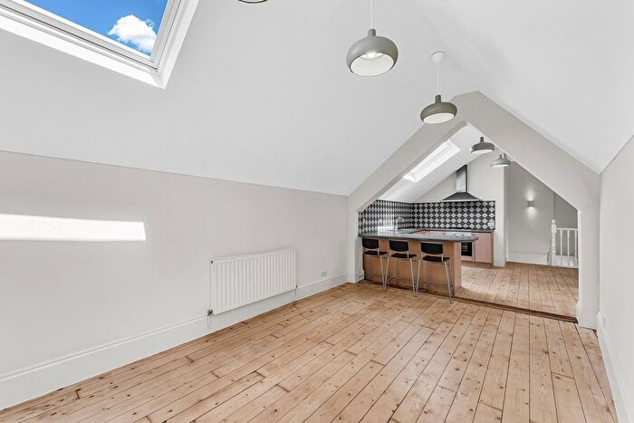 2 Bedroom Flat To Rent In Commercial Road, Tower Bridge, E1