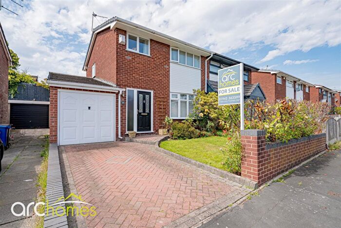 3 Bedroom Semi-detached House For Sale In Hillside Avenue, Atherton, Manchester, M46