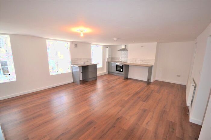 1 Bedroom Flat To Rent In King Street, Carmarthen, Carmarthenshire, SA31