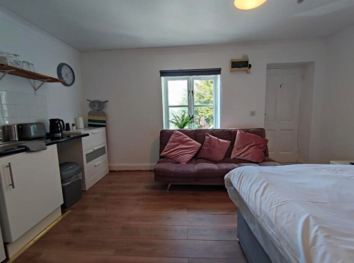 1 Bedroom Studio To Rent In London Road, Dunton Green, Sevenoaks, TN13