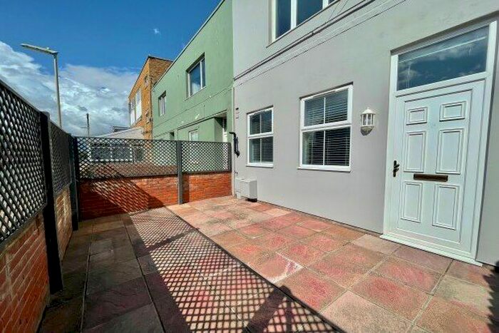 2 Bedroom Flat To Rent In Creek Road, Hayling Island, PO11