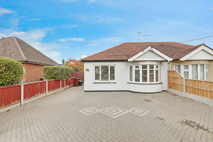 2 Bedroom Semi-Detached Bungalow For Sale In Parkfields, Benfleet, SS7